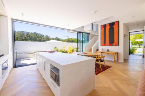 Cooee -Brand new with private pool 350m to beach!, Byron Bay